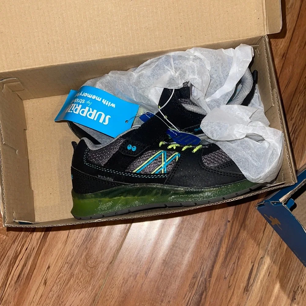 Stage 3: Off and Running‎ Stride Right tennis shoe